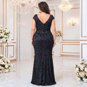 Back view of plus‑size black V‑neck lace mermaid formal evening dress