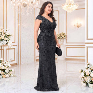 Back view of plus‑size black V‑neck lace mermaid formal evening dress